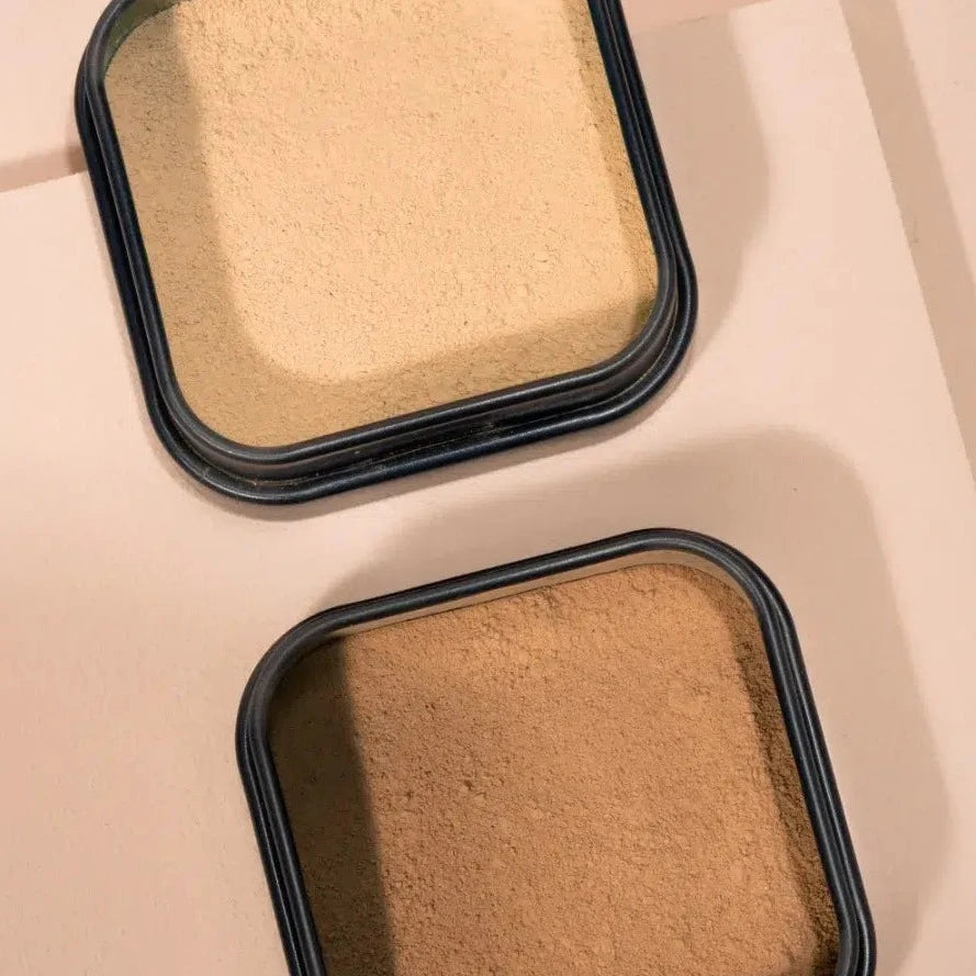 Zwei Concealer-Farben in den vary vace Blechdosen