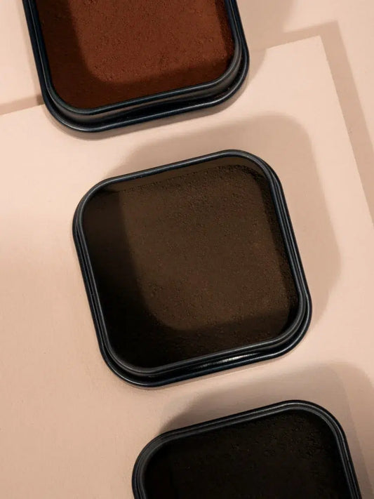 Überblick über drei Hairconcealer-Farben in der vary vace Blechdose
